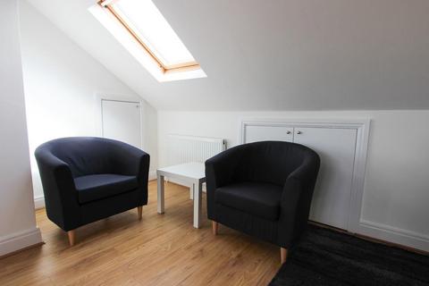 1 bedroom in a house share to rent - Burnley Road, NW10