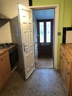 3 bedroom semi-detached house to rent, Goldsmith Avenue, Salford M5
