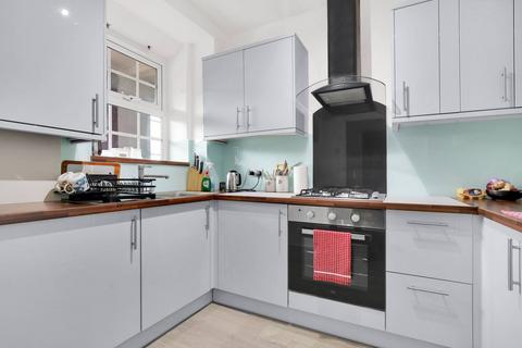 3 bedroom flat to rent, Stockwell Gardens, Stockwell, London, SW9