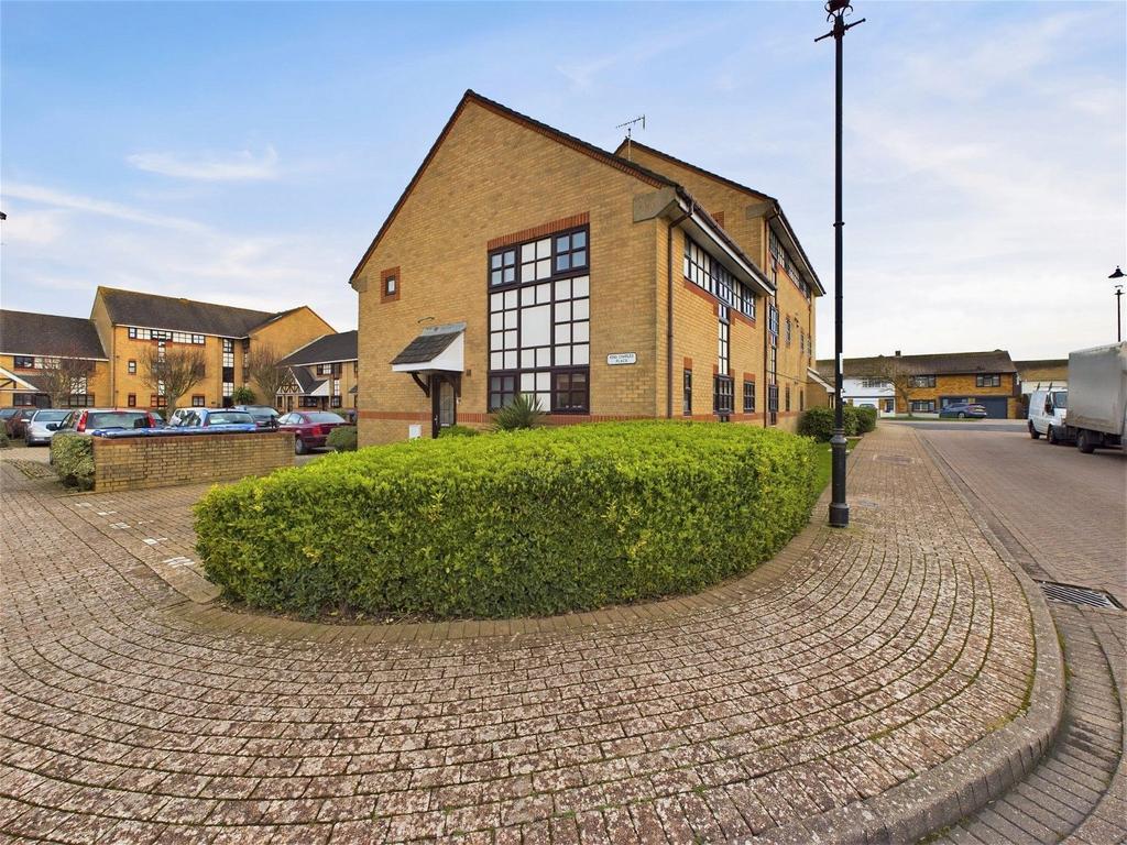 Emerald Quay, Shoreham Beach 3 bed ground floor flat for sale £300,000