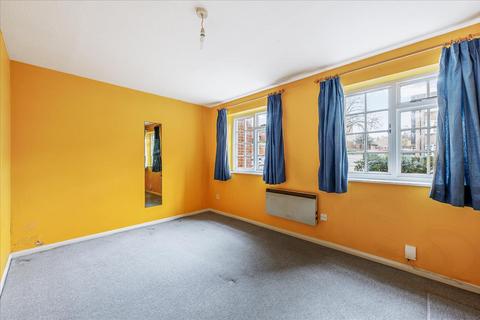 41 Cromwell Close, London, W3 6BN
