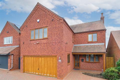 4 bedroom detached house for sale, Evesham Road, Astwood Bank B96 6DY