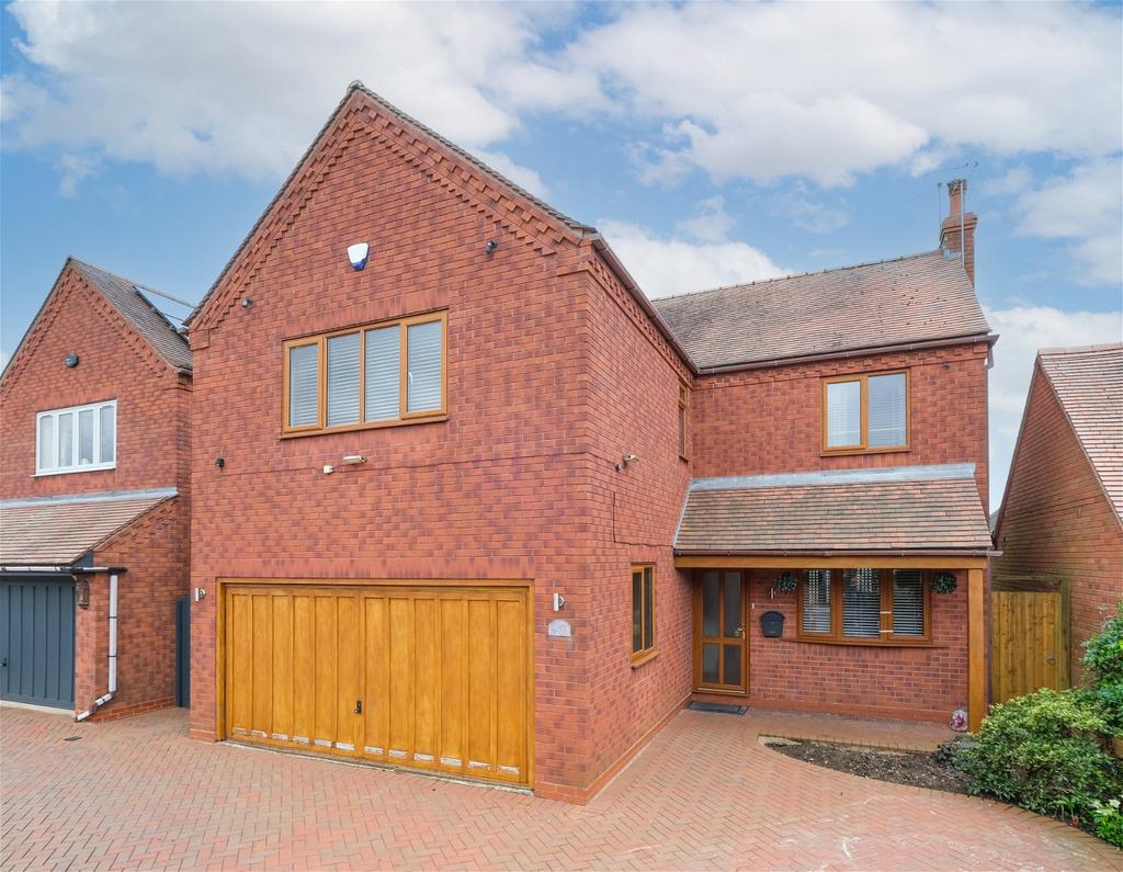 Evesham Road, Astwood Bank B96 6DY 4 bed detached house for sale £450,000