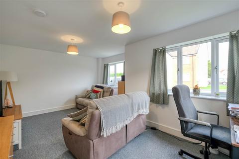 3 bedroom detached house for sale - Royal Oak Drive, Alcester Road, Studley B80 7NT