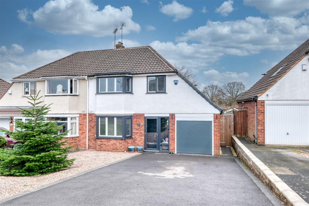 Walker Avenue, Pedmore, Stourbridge... 3 bed semidetached house for