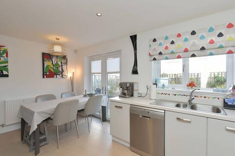 6 Beech Path, East Calder, Livingston, EH53 0FR