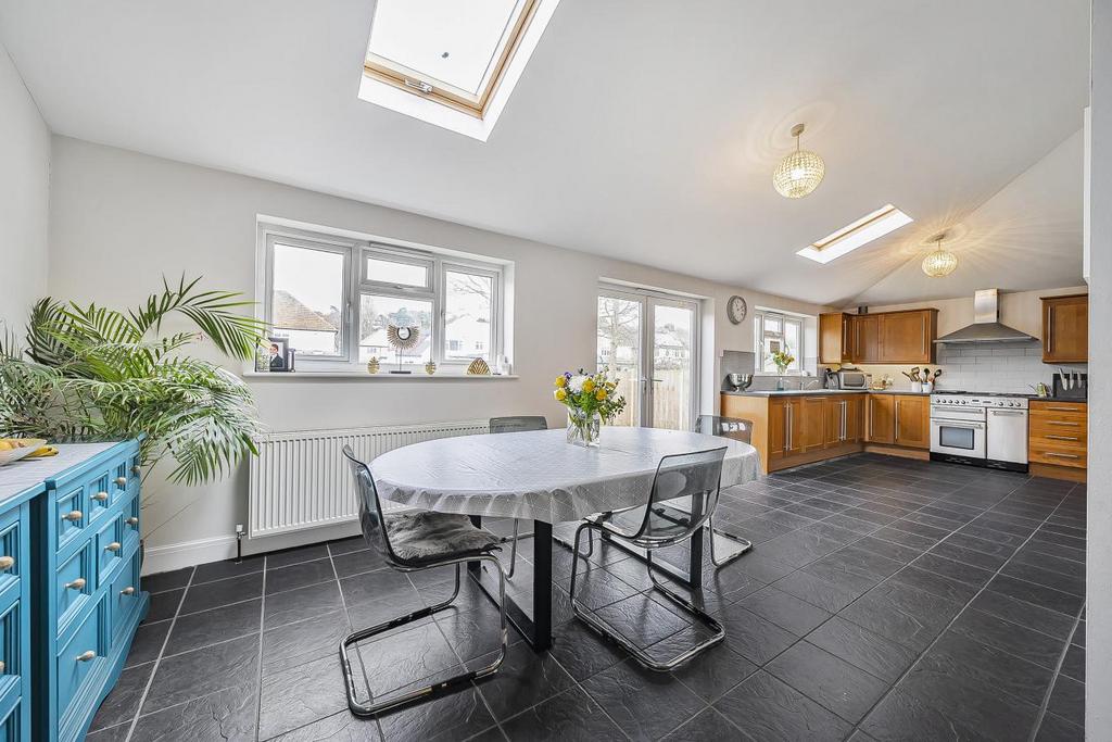 Gates Green Road, West Wickham 4 bed semidetached house £825,000