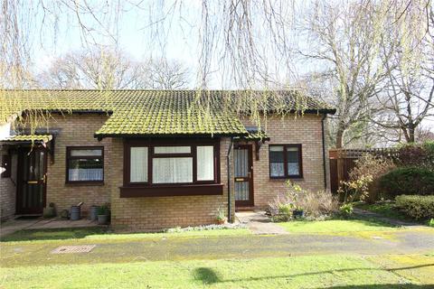 2 bedroom bungalow for sale - Baden Close, New Milton, Hampshire, BH25