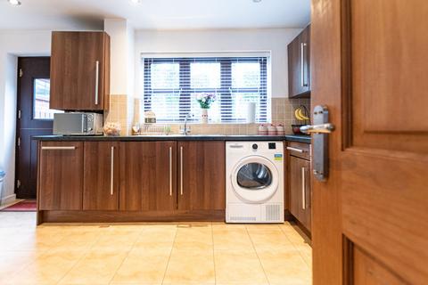 21 Bramshill Close, Birchwood, Warrington, WA3 6TY