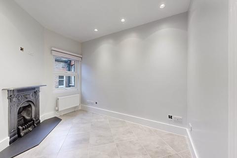 3 bedroom flat to rent - North View Road, London, N8