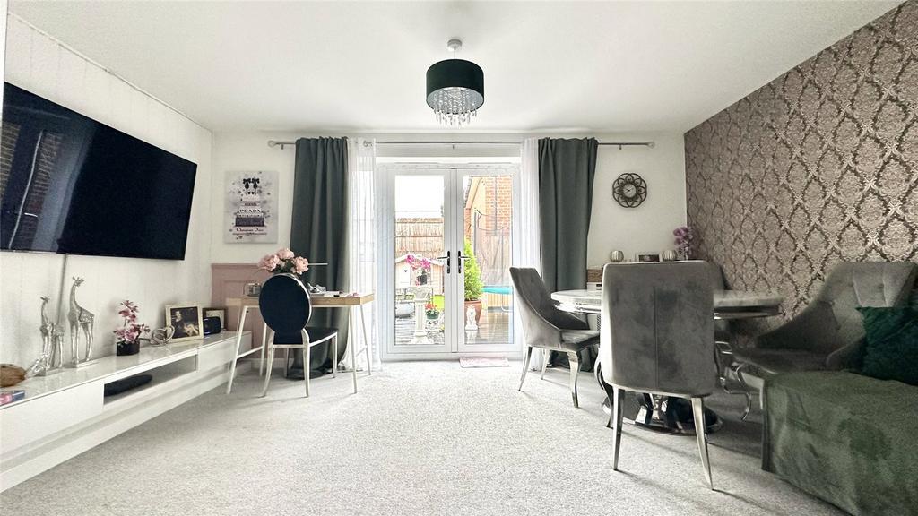 Lounge/Dining