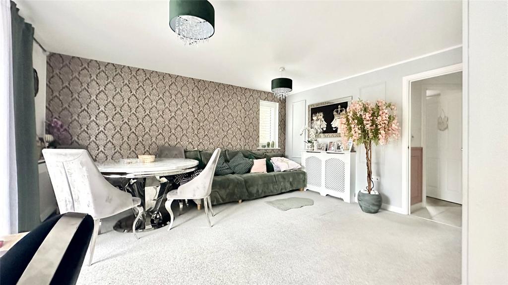 Lounge/Dining