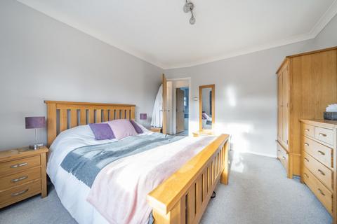 4 bedroom bungalow for sale - Commons Road, Wokingham, Berkshire