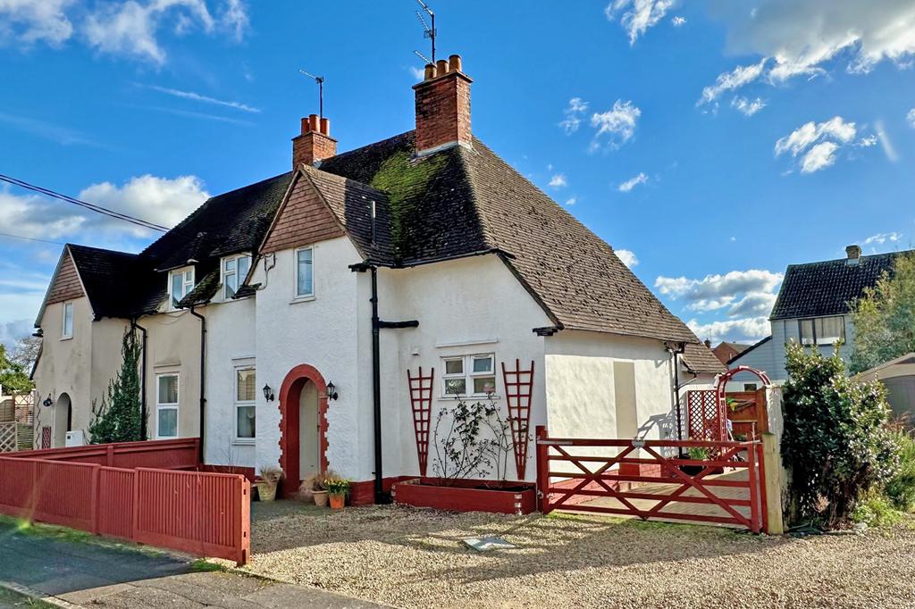 Rowland Road, Cholsey OX10 3 bed semidetached house for sale £375,000