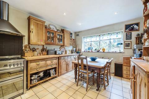 14 Everard Lane, Caterham, CR3 6QS