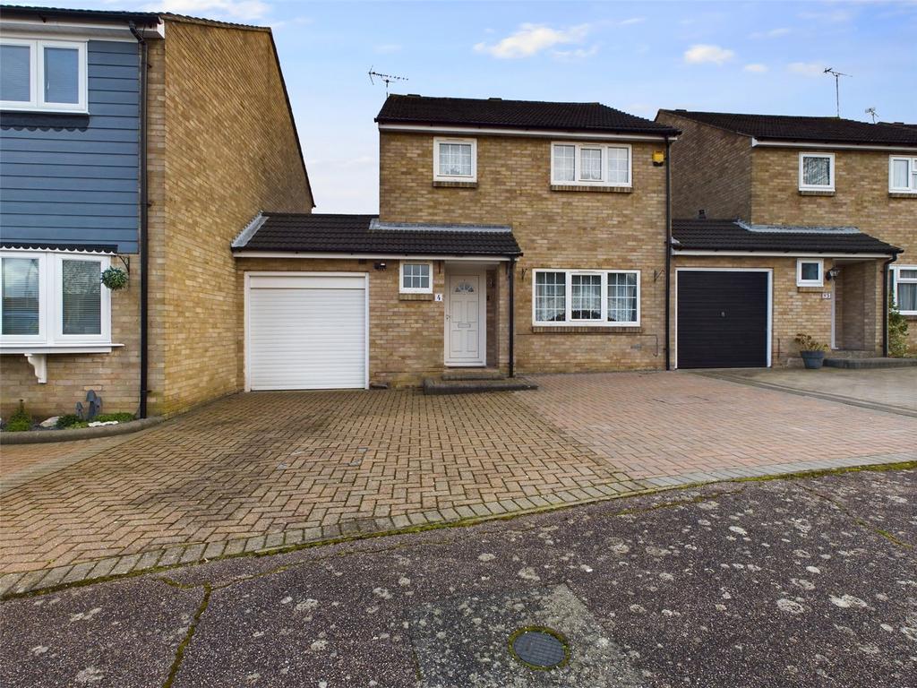 Surrey Way, Laindon West, Essex, SS15 3 bed link detached house for