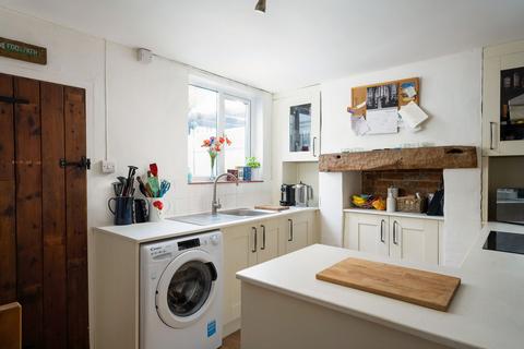 2 bedroom end of terrace house for sale, High Street, Hungerford, RG17