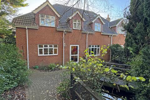 Brookhill House Bixley Lane, Rushmere St Andrew, Ipswich, IP4 5UA