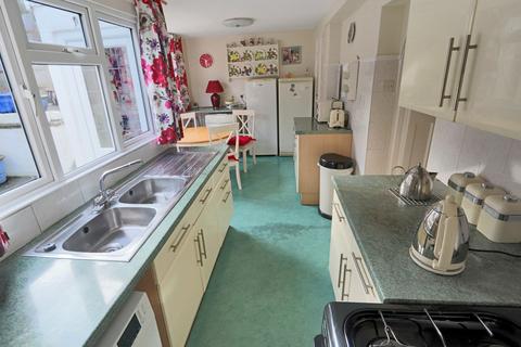 48 The Glade, Coulsdon, CR5 1SL