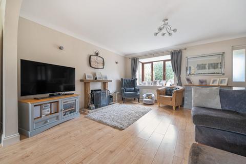 4 bedroom detached house for sale, Storrington - detached family home