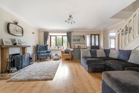 4 bedroom detached house for sale, Storrington - detached family home