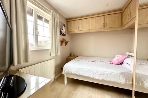 31 Camellia Close, Romford, RM3 0XW