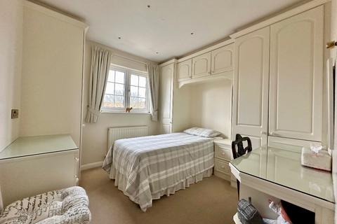 31 Camellia Close, Romford, RM3 0XW
