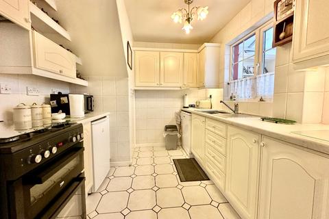 31 Camellia Close, Romford, RM3 0XW