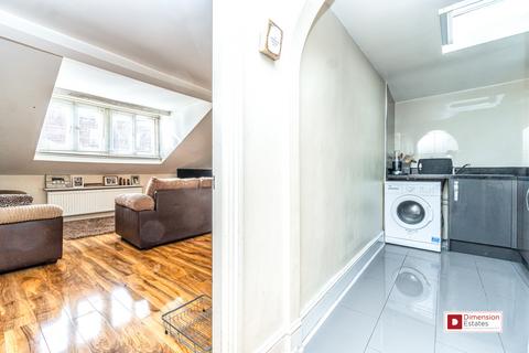 Flat B, 61 Kenninghall Road, London, E5 8BS