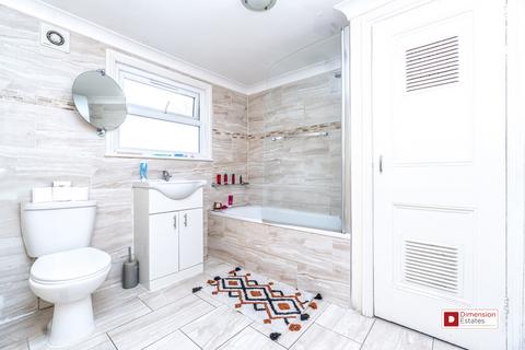 Flat B, 61 Kenninghall Road, London, E5 8BS