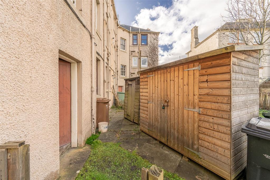 Private Garden Rear