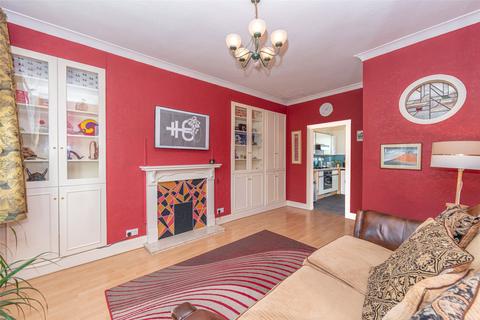 183/1 Broughton Road, Edinburgh, EH7 4LN