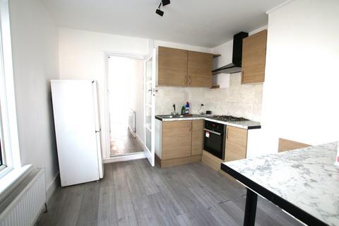 3 bedroom semi-detached house to rent, Harrow