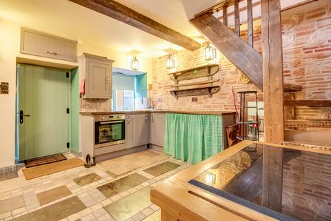 2 bedroom terraced house for sale, Woodhead Road, Holmfirth