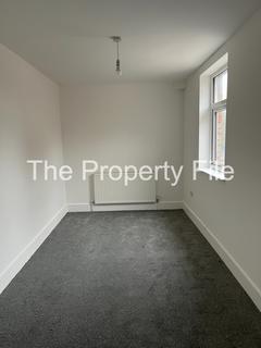 3 bedroom flat to rent, Railway Road, Urmston M41