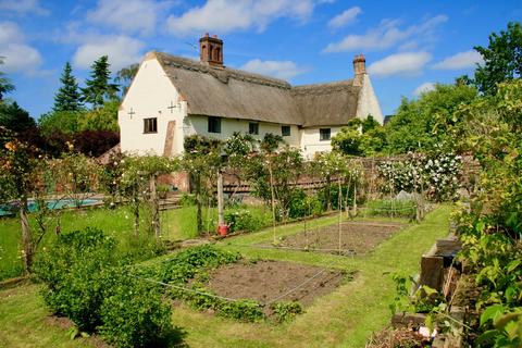 6 bedroom detached house for sale, Strumpshaw