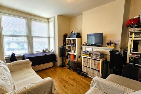 1 bedroom flat for sale, Woodside Green, London SE25