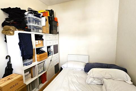 1 bedroom flat for sale, Woodside Green, London SE25