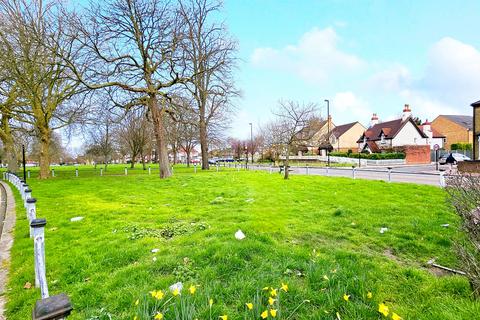 1 bedroom flat for sale, Woodside Green, London SE25