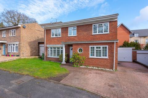 4 bedroom detached house for sale - Woodlands Close, Camberley GU17