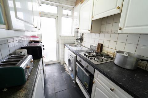 3 bedroom end of terrace house for sale, Beaconsfield Road, Southall