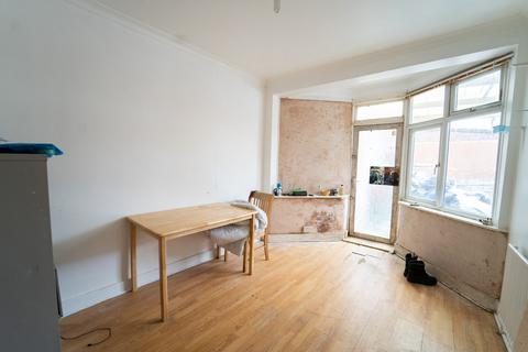 3 bedroom end of terrace house for sale, Beaconsfield Road, Southall