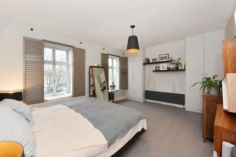2 bedroom apartment for sale, Upper Apartment, London E9