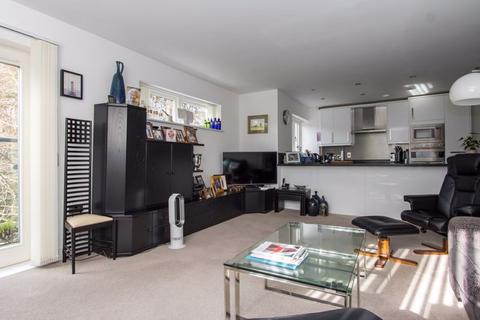 16 Balmoral Quays, Penarth, CF64 3NS