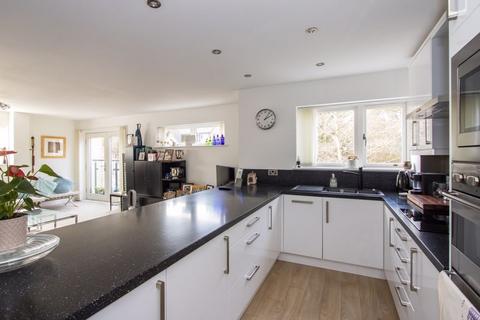 16 Balmoral Quays, Penarth, CF64 3NS