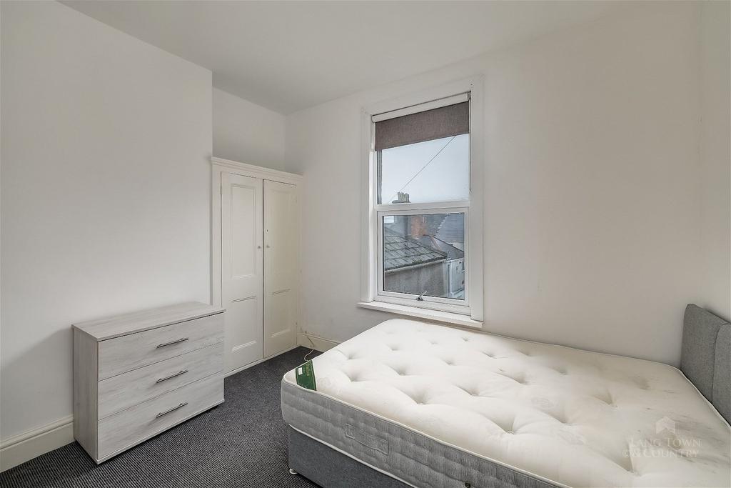 Seymour Avenue, Plymouth PL4 4 bed terraced house for sale £240,000