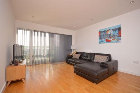 2 bedroom apartment to rent, Pentire Avenue, Newquay TR7