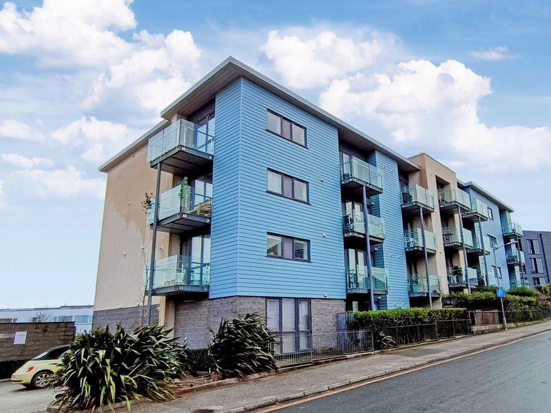 Pentire Crescent, Newquay TR7 2 bed apartment for sale £255,000