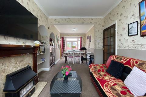4 bedroom semi-detached house for sale, Chester Avenue, Wolverhampton