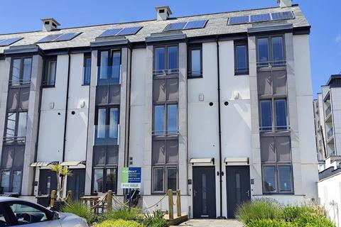 3 bedroom terraced house for sale, Edgcumbe Gardens, Newquay TR7